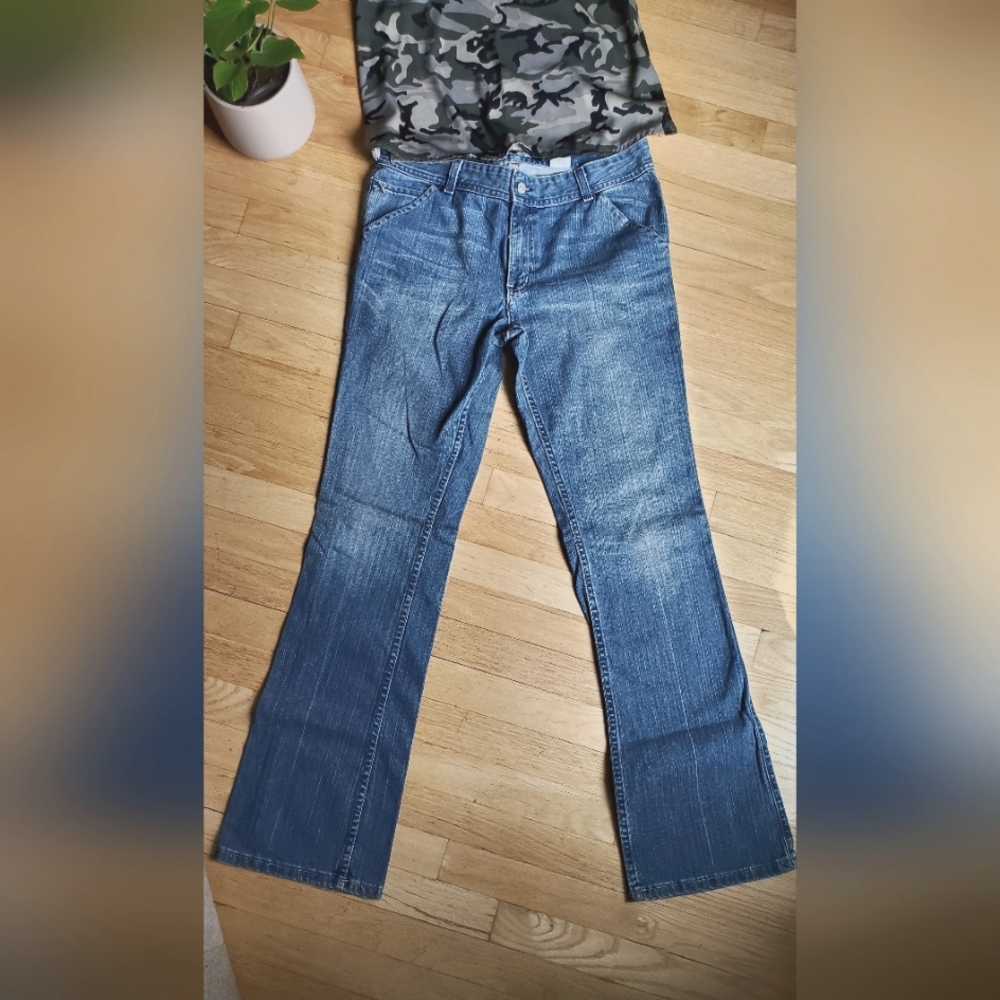 Vintage Armani Exchange jeans. Good condition. Boot cut, SUPER CUTE